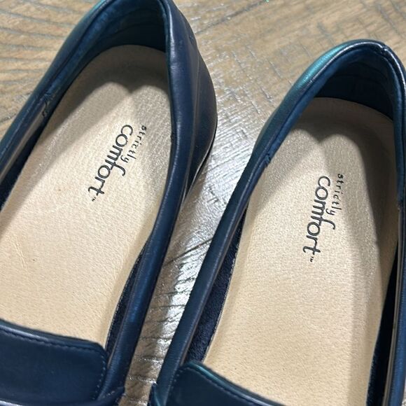Strictly Comfort Leather navy blue loafer shoes size 7 wide - Picture 3 of 8